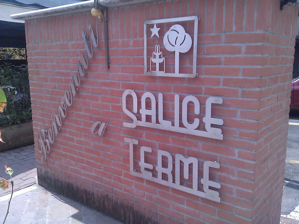 Bilocale Salice Termeアパートメント エクステリア 写真